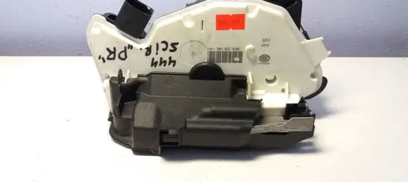 Volkswagen Scirocco Front door lock 5N1837016E
