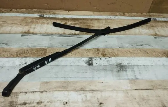 Volkswagen PASSAT B5.5 Front wiper blade arm