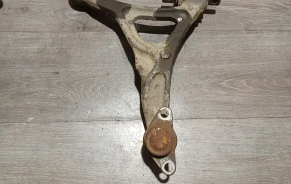 Volvo XC90 Front lower control arm/wishbone