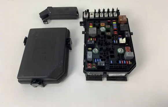 Opel Astra K Fuse box set 39216533