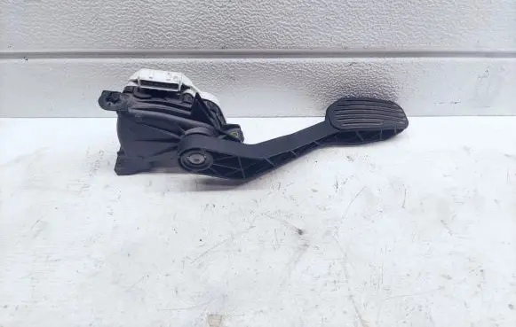 Volvo V70 Accelerator throttle pedal 6PV00853714 30683517