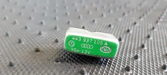 Volkswagen Golf IV Other relay 443937105A