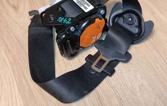 BMW X3 F25 Front seatbelt 7367250 72117367250 72117258436