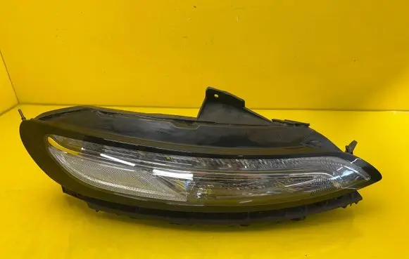 Jeep Cherokee Headlight/headlamp 68157104AL