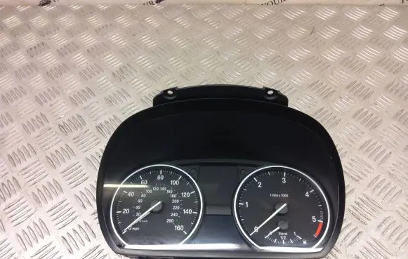 BMW 1 E82 E88 Speedometer (instrument cluster) 9187335