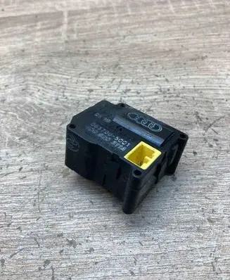 Audi A8 S8 D2 4D Air flap motor/actuator 4D0820511A 0637005001