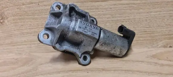 Volvo XC70 Camshaft vanos timing valve 8670421