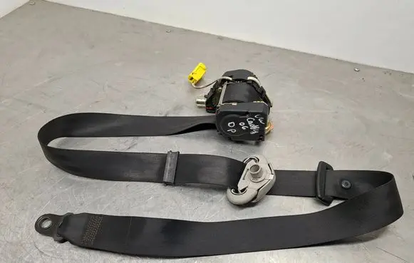 Volkswagen Caddy Front seatbelt 2K0857806B 33042464