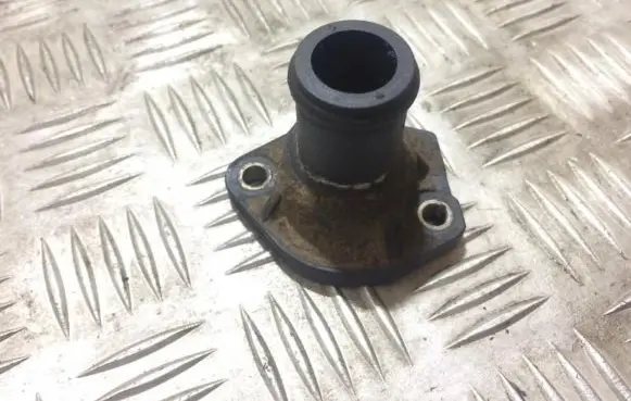 Volkswagen Golf III Engine coolant pipe/hose 026121145e