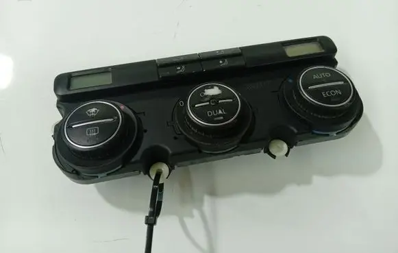 Volkswagen Golf V Climate control unit 
