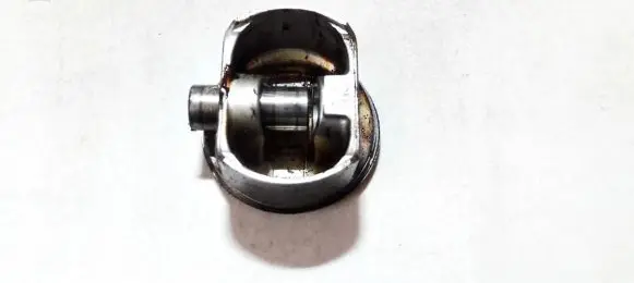 Chrysler 300M Piston 