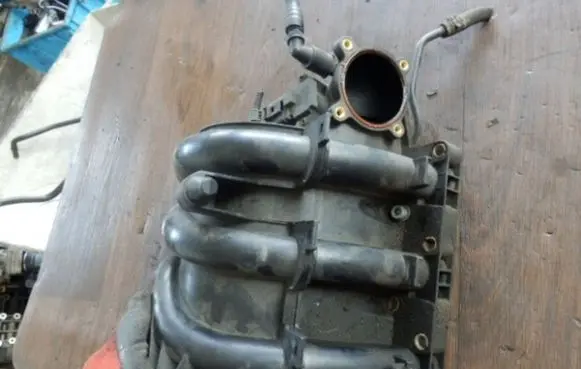 Volkswagen Polo V 6R Intake manifold valve actuator/motor 
