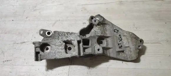 Nissan Qashqai Engine mounting bracket 8200669495
