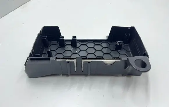 Mercedes-Benz E W238 Fuse box cover P00131746 A2135400200