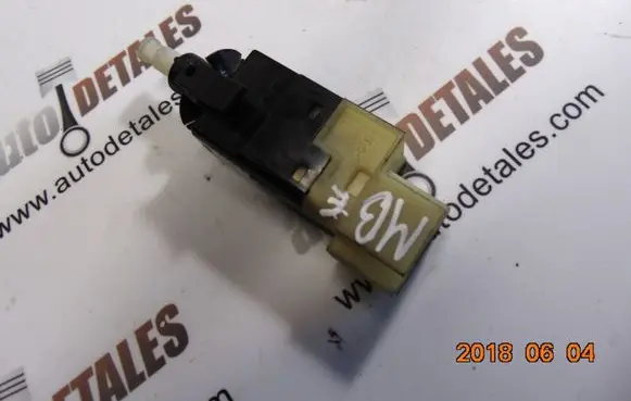 Mercedes-Benz E W211 Brake pedal sensor switch A0015456709
