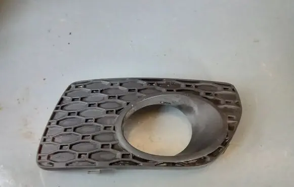 Volvo XC70 Front bumper lower grill 30678690