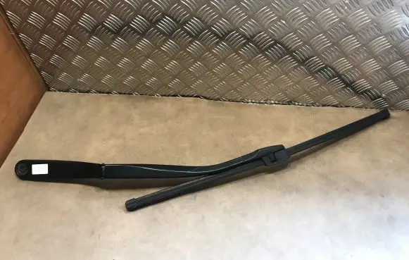 BMW 5 F10 F11 Windshield/front glass wiper blade 7182459