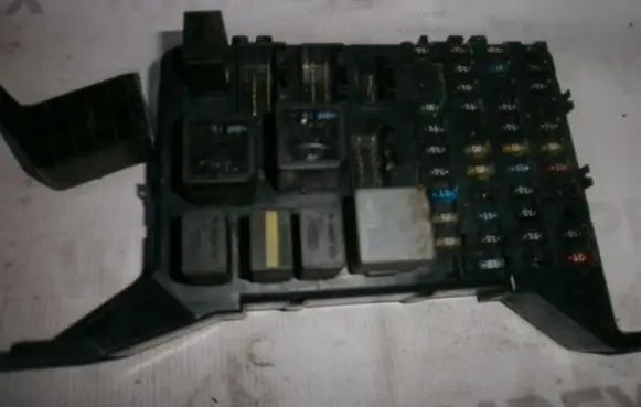 Ford Mondeo Mk III Fuse box set 7158731402