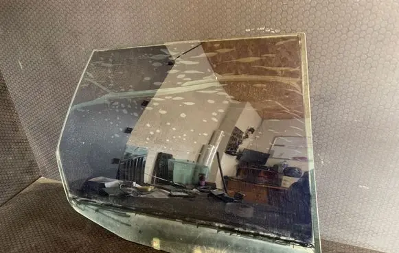Volvo S40, V40 Rear door window glass DOT32M44AS2