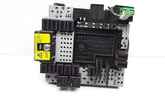 Volvo XC70 Fuse module 30657428