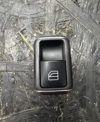 Mercedes-Benz C W204 Electric window control switch A2048700451 03139100