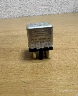 Mercedes-Benz E W124 Other relay 4RD00412200 D9822