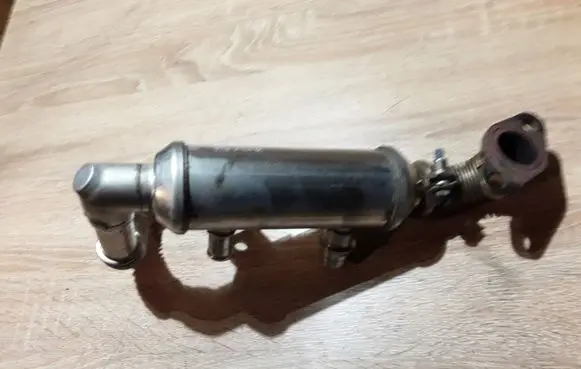Ford Focus EGR valve cooler 4M5Q9F464BC