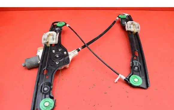 BMW X3 E83 Front door window regulator with motor 7060265S