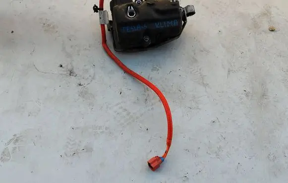 Tesla Model S Air conditioning (A/C) compressor (pump) 1028398-00-F