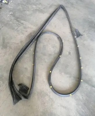 Toyota RAV 4 (XA50) Rubber seal front coupe door 