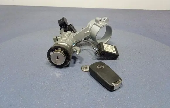 Opel Astra J Ignition lock 20912838