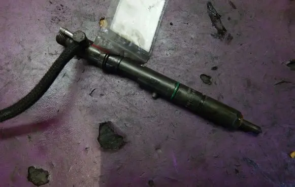 Audi A6 S6 C5 4B Fuel injector 059130201E