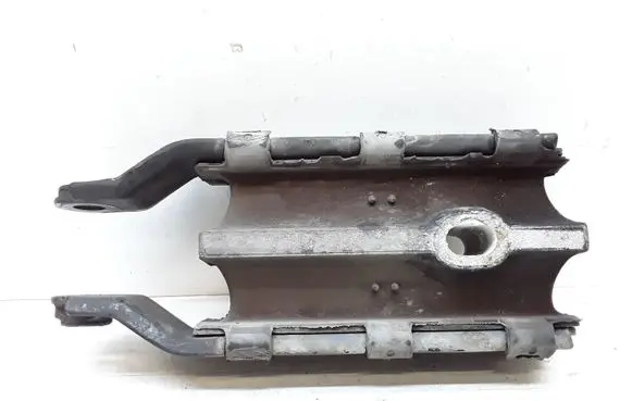 Volvo XC60 Engine mount bracket 31262935 8G9N6P082BA
