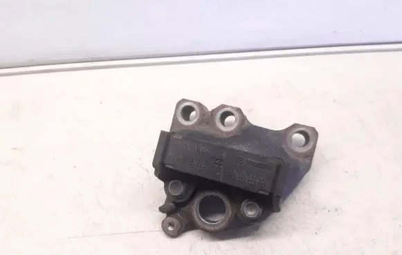 Mazda 6 Engine mounting bracket