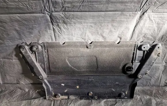Audi RS4 B9 Engine splash shield/under tray 8W0863821B