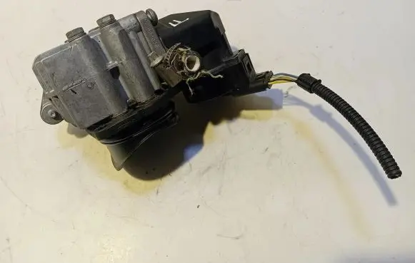 BMW 5 F10 F11 EGR valve 4136R038 7548415