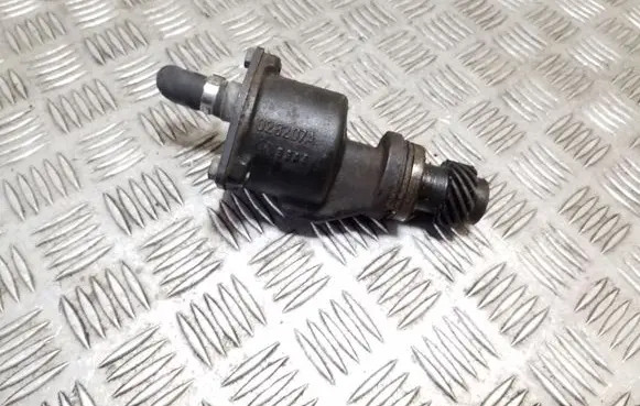 Volkswagen PASSAT B4 Vacuum pump 028207A