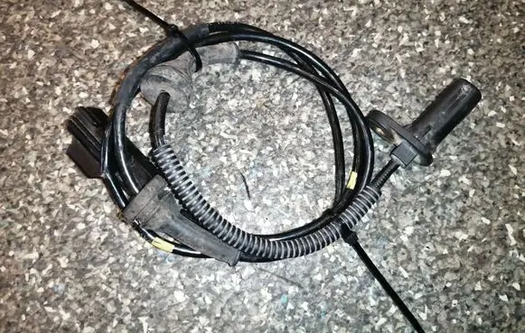 Volvo XC90 ABS brake wheel speed sensor 30682479
