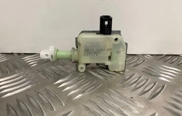 Toyota Avensis T270 Fuel tank cap lock motor 7703005030