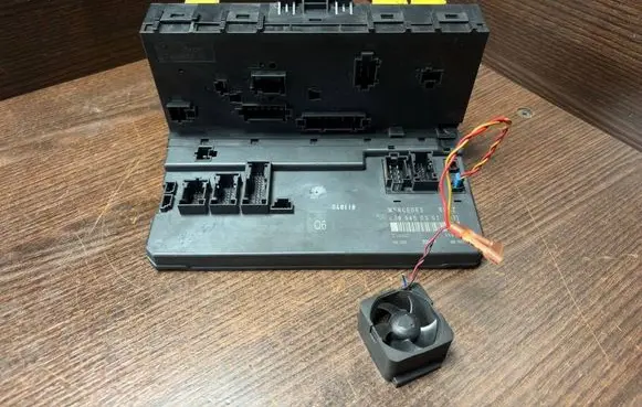 Mercedes-Benz Vito Viano W639 Central body control module 6395450101 A6395450101