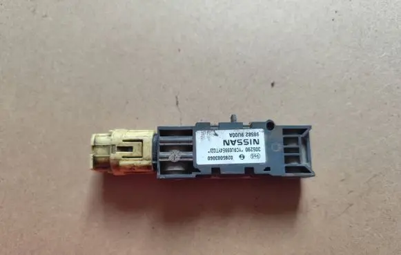 Nissan Note (E11) Airbag deployment crash/impact sensor 0285003060 305290 985829U00A