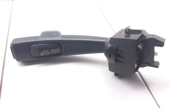 Volvo V50 Indicator stalk 17D770 4U57B