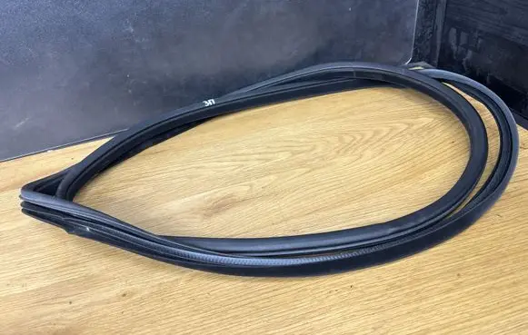 Volvo V70 Rear door rubber seal (on body) 
