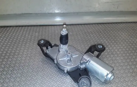 Mitsubishi Colt Rear window wiper motor 0390201599 MN105051