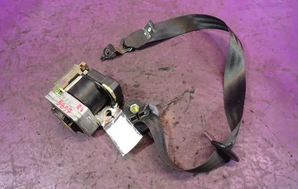 Skoda Fabia Mk1 (6Y) Front seatbelt 6Y0857702E
