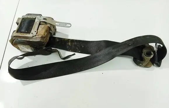 Volkswagen Polo IV 9N3 Rear seatbelt 