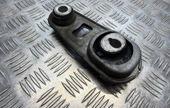 Nissan Qashqai Engine mount bracket 112383734R