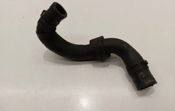Engine coolant pipe/hose