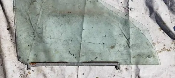 Mitsubishi Colt Front door window glass four-door