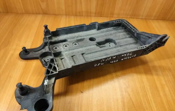 Volkswagen Golf VII Battery tray 5Q0915321H 5Q0915331j